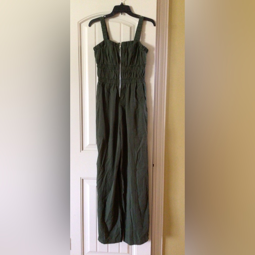 🆕STILLETTO ‘S  ZIP FRONT OLIVE GREEN JUMPSUIT (Sz S)